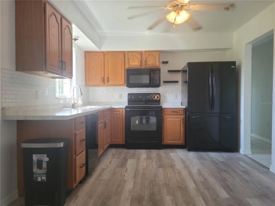 Recently Sold: $147,500 (3 beds, 1 baths, 936 Square Feet)