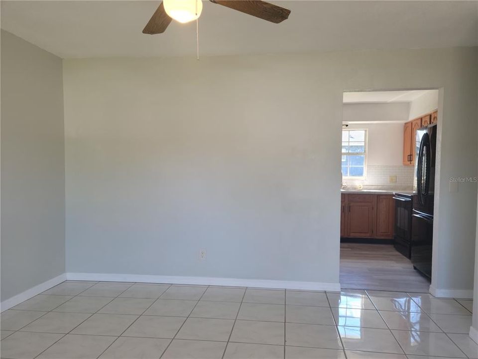 Recently Sold: $147,500 (3 beds, 1 baths, 936 Square Feet)