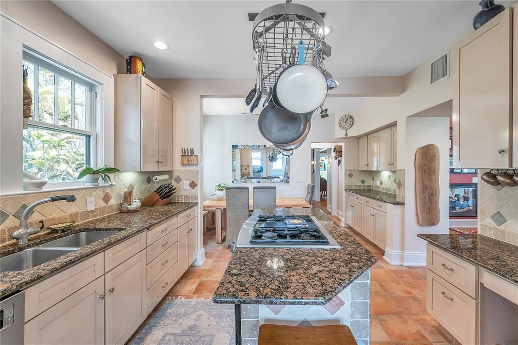 Recently Sold: $1,475,000 (4 beds, 2 baths, 4127 Square Feet)