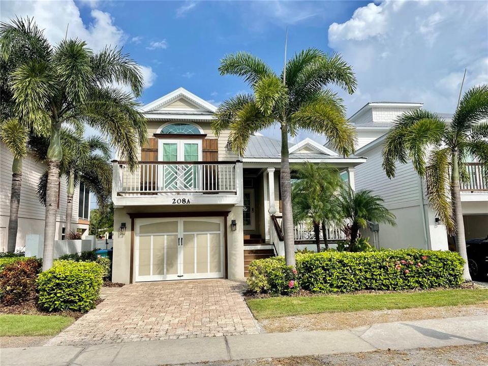 Recently Sold: $1,565,000 (3 beds, 3 baths, 1544 Square Feet)