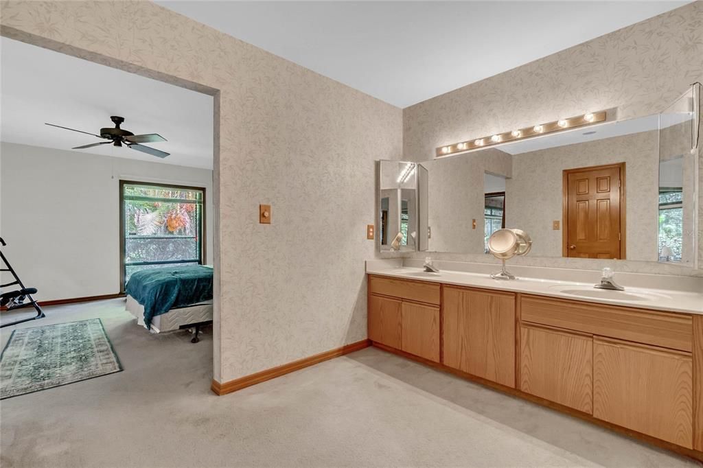 最近售出: $235,000 (2 贝兹, 2 浴室, 2033 平方英尺)
