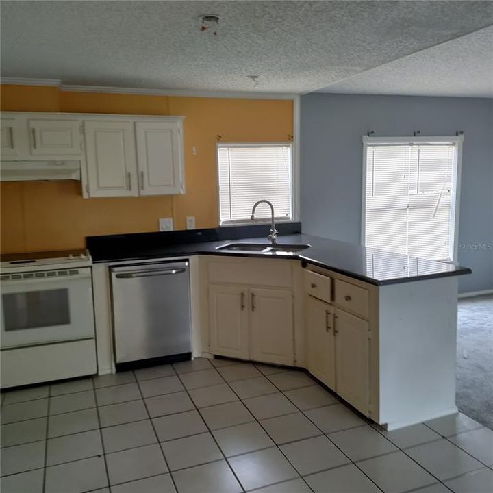 Recently Sold: $125,000 (3 beds, 2 baths, 1404 Square Feet)