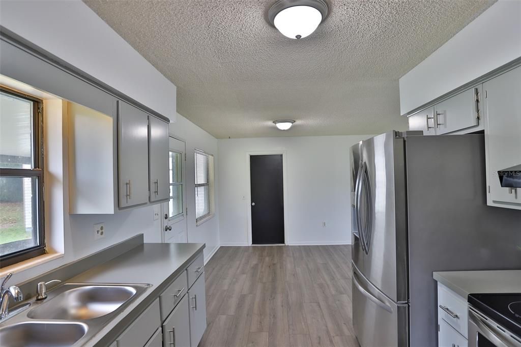 Recently Sold: $204,999 (3 beds, 1 baths, 1056 Square Feet)