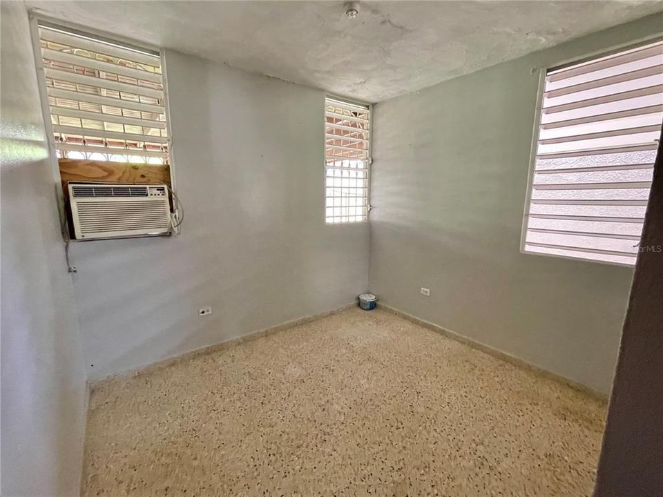 Vendido Recientemente: $67,900 (3 camas, 1 baños, 1057 Pies cuadrados)