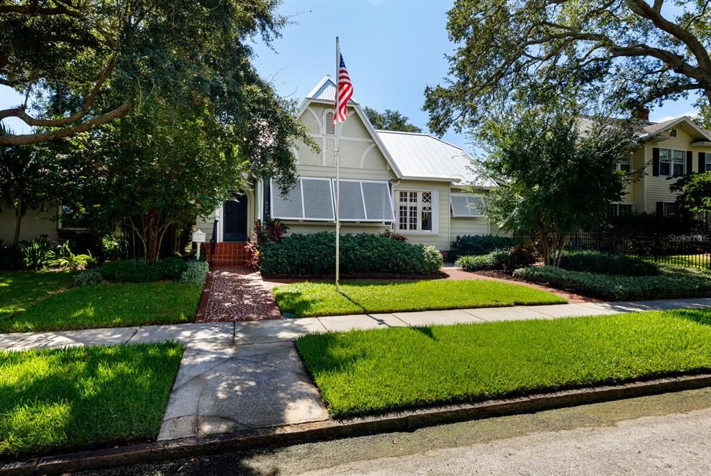Recently Sold: $999,500 (3 beds, 2 baths, 1850 Square Feet)