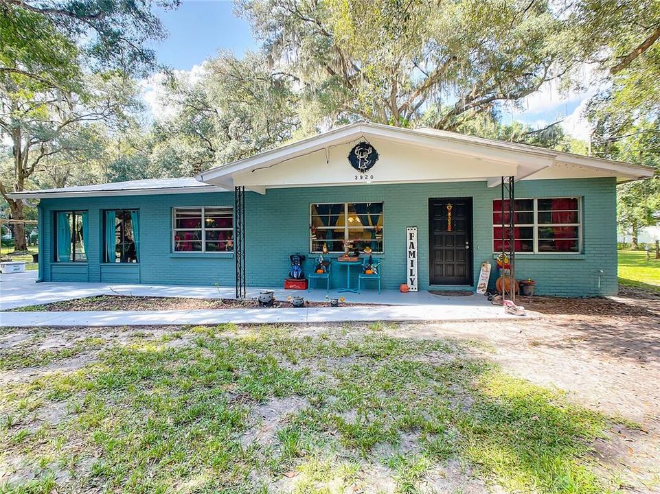 Recently Sold: $330,000 (3 beds, 2 baths, 1715 Square Feet)