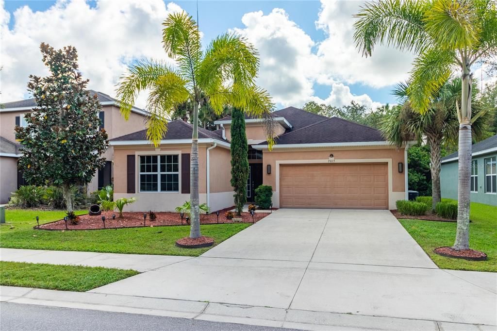 Recently Sold: $449,900 (4 beds, 3 baths, 2318 Square Feet)