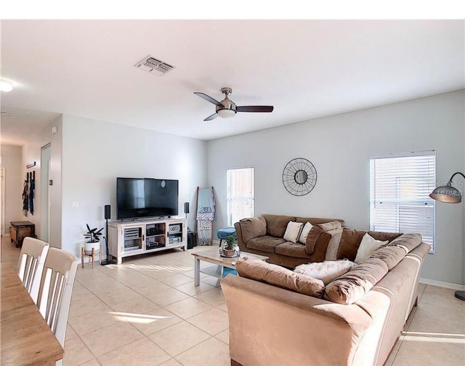 Recently Sold: $400,000 (5 beds, 2 baths, 2536 Square Feet)