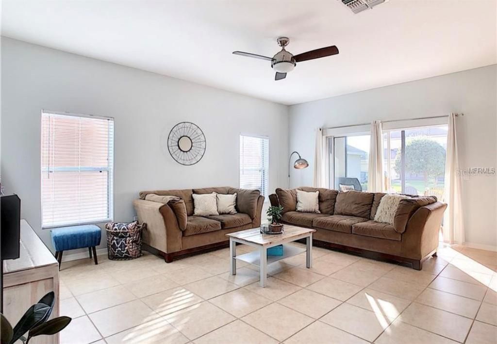 Recently Sold: $400,000 (5 beds, 2 baths, 2536 Square Feet)