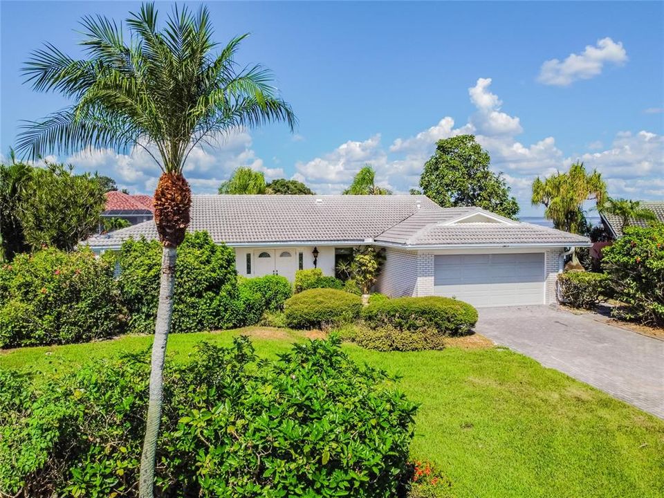 Recently Sold: $1,100,000 (3 beds, 2 baths, 2412 Square Feet)