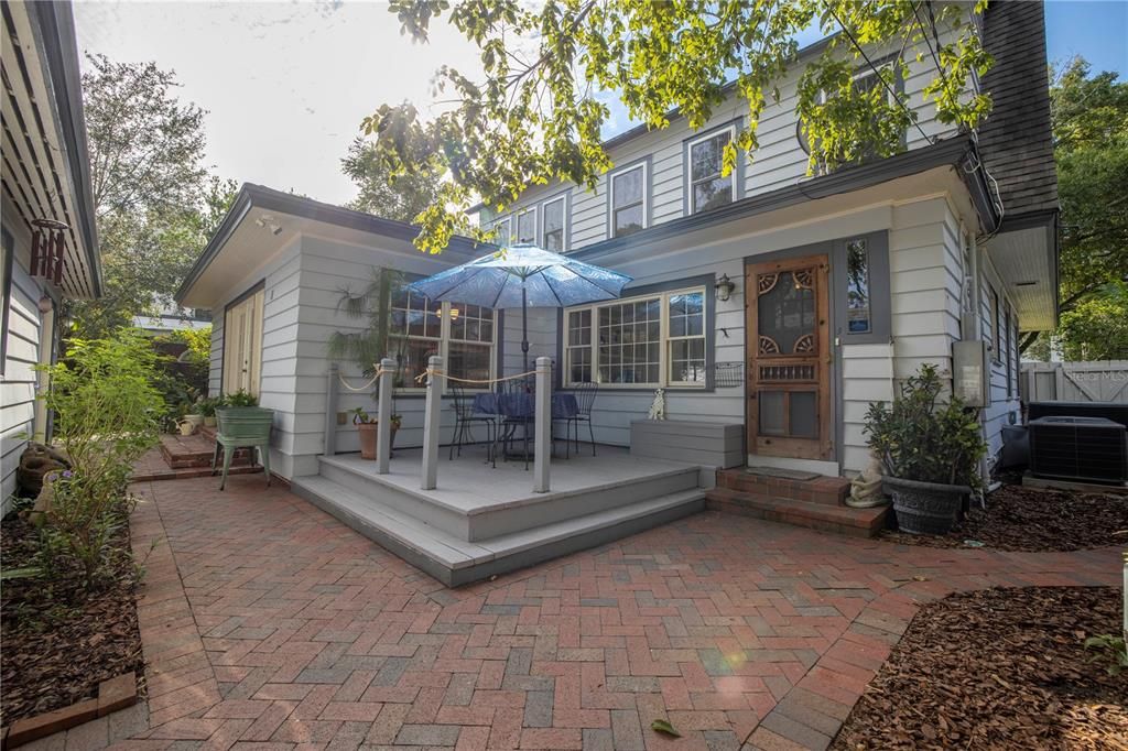 Recently Sold: $939,000 (3 beds, 2 baths, 2673 Square Feet)