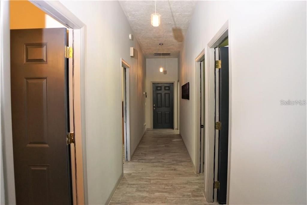 Vendido Recientemente: $375,000 (4 camas, 2 baños, 2245 Pies cuadrados)