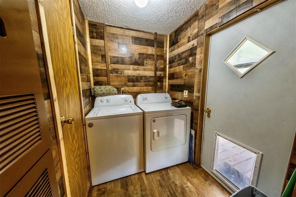 Recently Sold: $165,000 (3 beds, 2 baths, 1012 Square Feet)