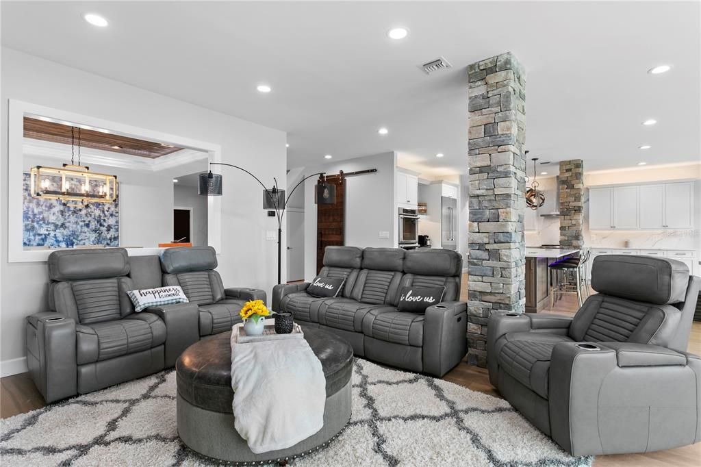 Recently Sold: $2,899,000 (5 beds, 4 baths, 4168 Square Feet)