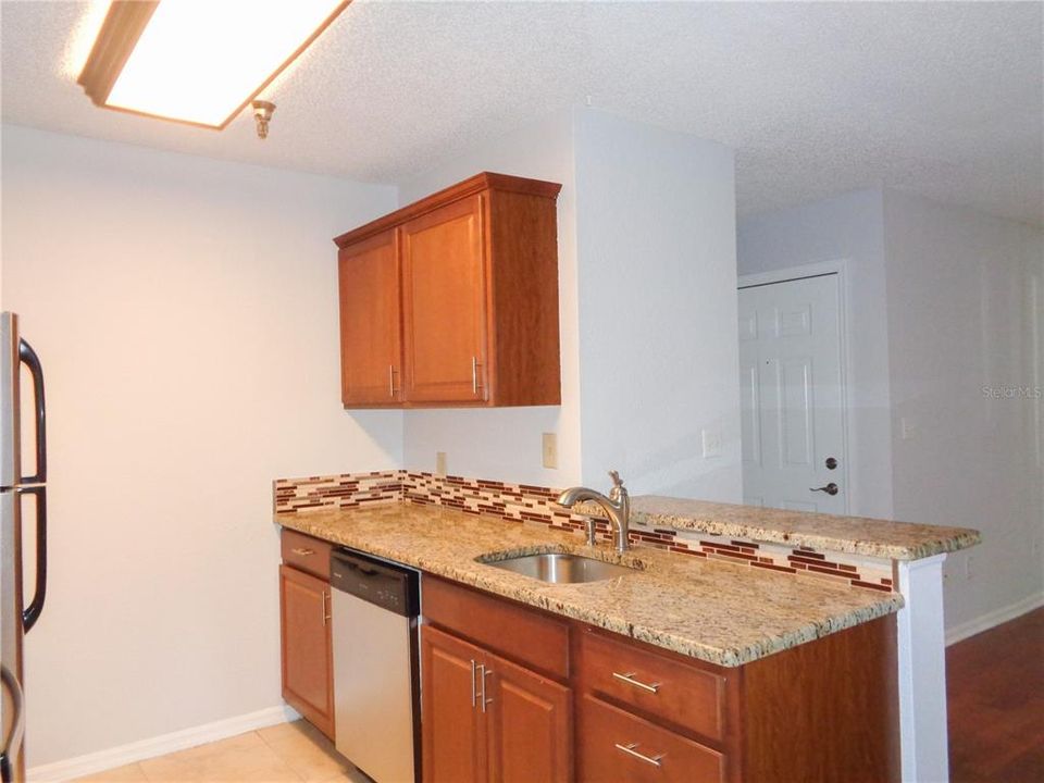 Recently Rented: $1,350 (1 beds, 1 baths, 742 Square Feet)