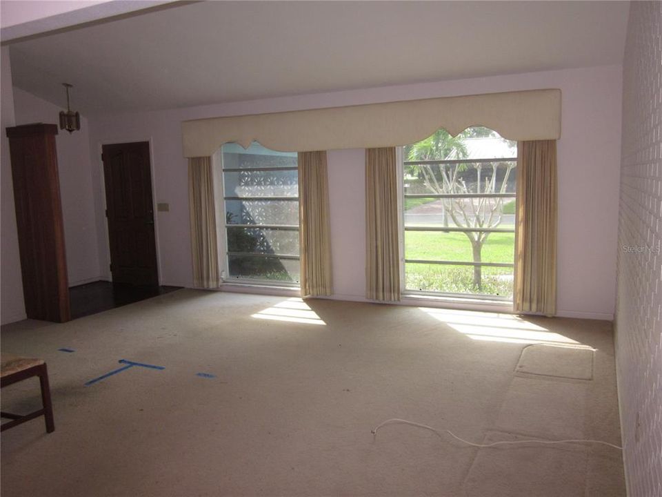 FRONT LIVING ROOM WITH VOLUME CEILING