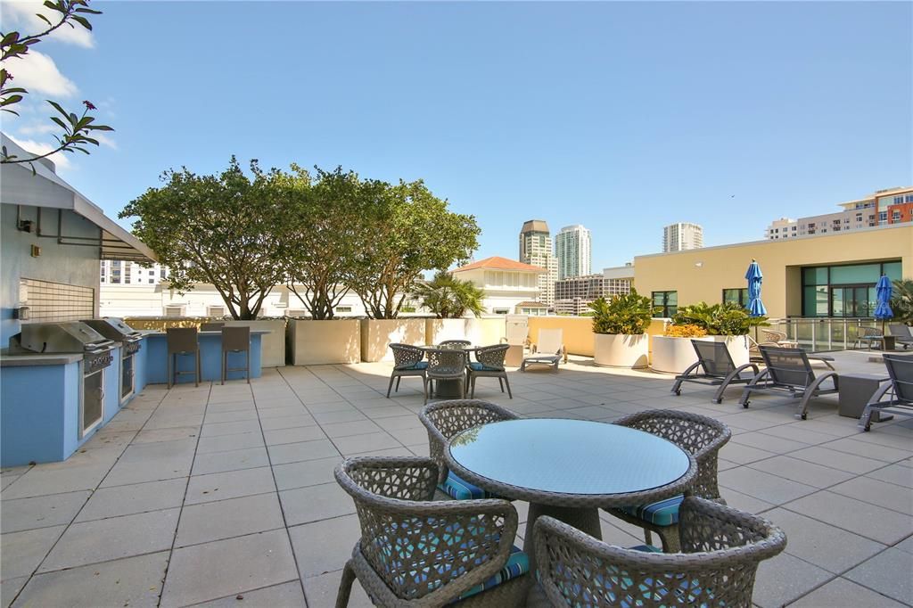 Recently Sold: $725,000 (2 beds, 2 baths, 1393 Square Feet)