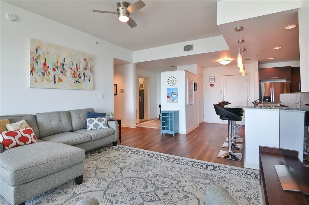 Recently Sold: $725,000 (2 beds, 2 baths, 1393 Square Feet)