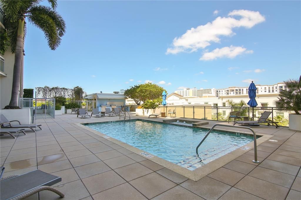 Recently Sold: $725,000 (2 beds, 2 baths, 1393 Square Feet)