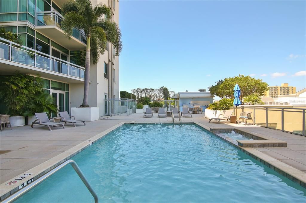 Recently Sold: $725,000 (2 beds, 2 baths, 1393 Square Feet)