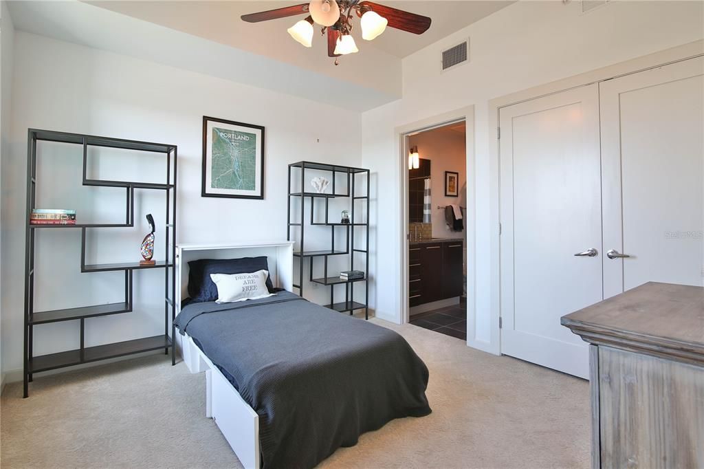 Recently Sold: $725,000 (2 beds, 2 baths, 1393 Square Feet)