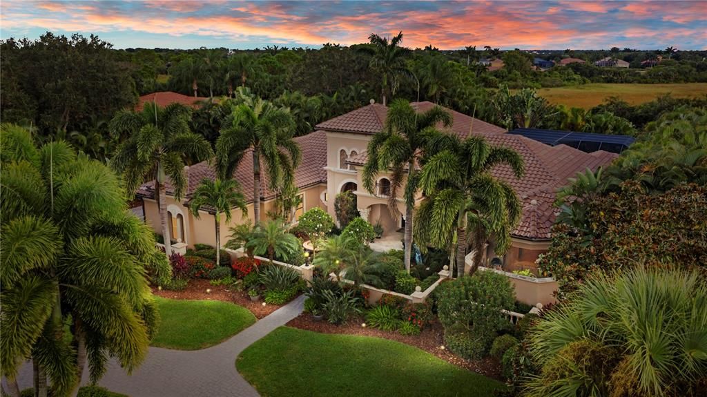 最近售出: $1,900,000 (3 贝兹, 3 浴室, 4853 平方英尺)