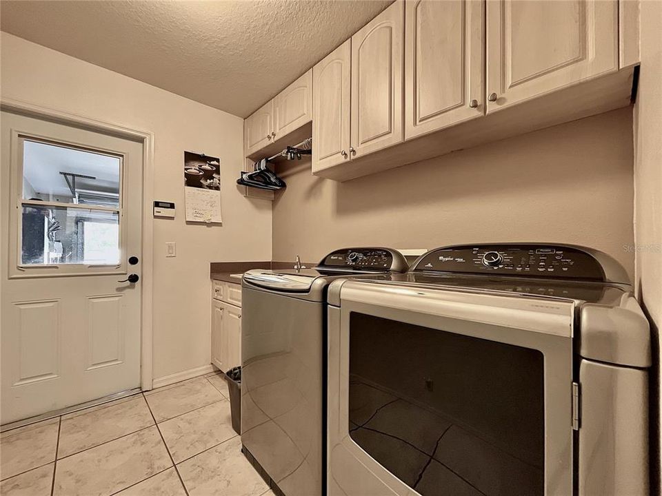 Recently Sold: $540,000 (3 beds, 2 baths, 2028 Square Feet)