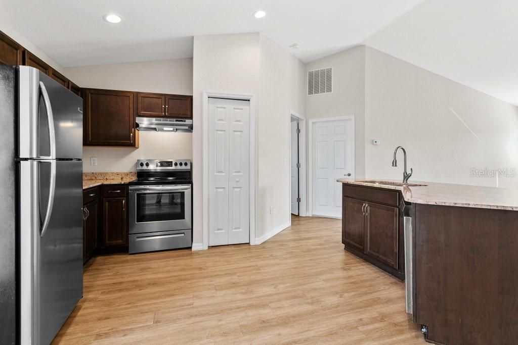 Active With Contract: $209,900 (3 beds, 2 baths, 1234 Square Feet)