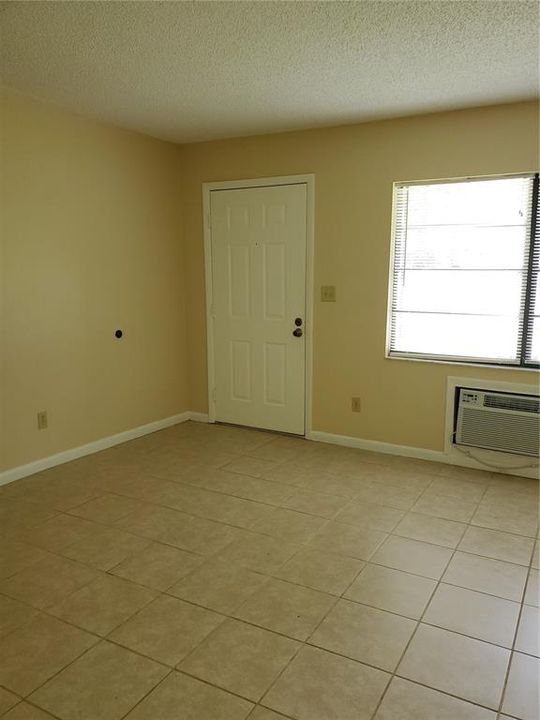 Recently Rented: $750 (1 beds, 1 baths, 864 Square Feet)