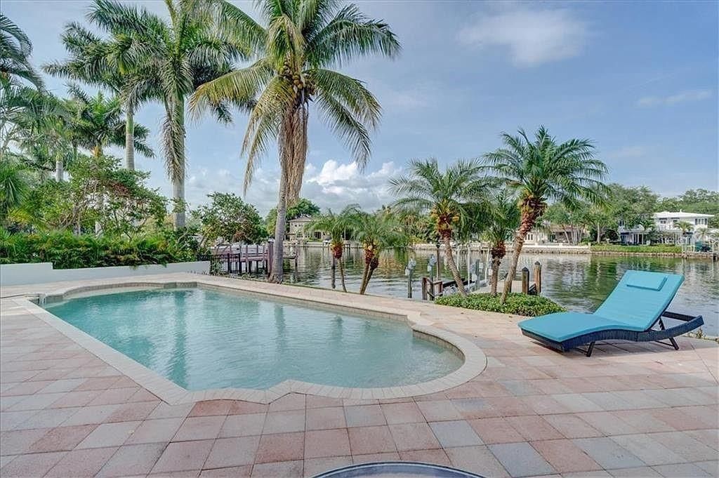 Recently Sold: $2,300,000 (4 beds, 3 baths, 3708 Square Feet)