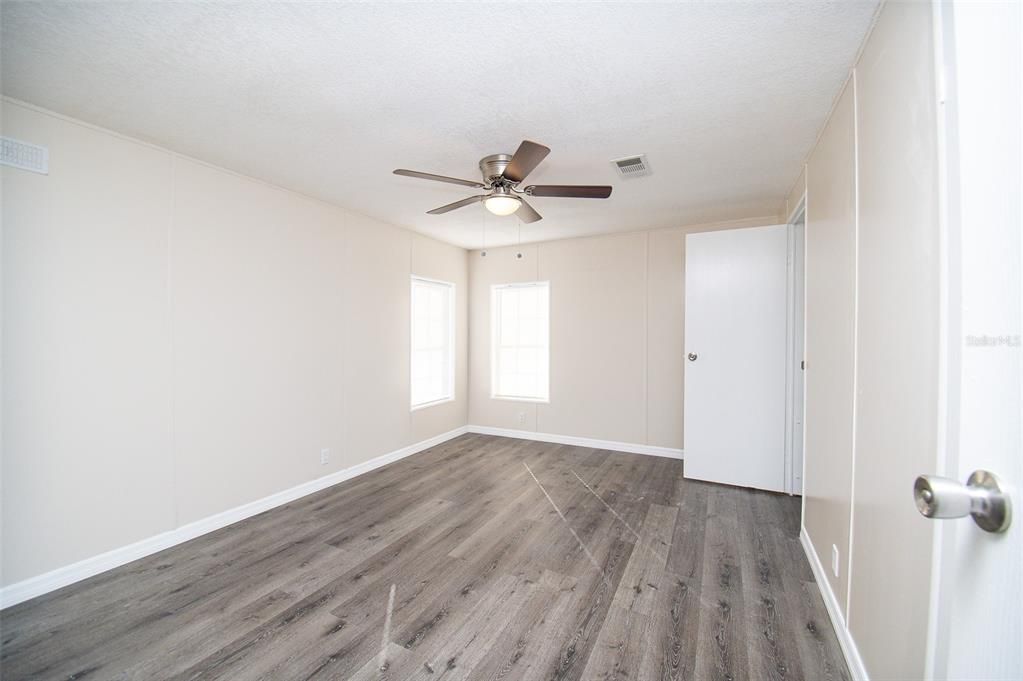 Recently Sold: $129,900 (3 beds, 2 baths, 1152 Square Feet)