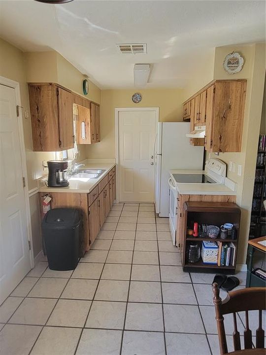 Recently Sold: $160,000 (3 beds, 1 baths, 998 Square Feet)