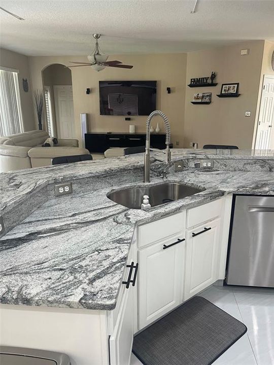 Stunning "Vanilla Ice" Granite