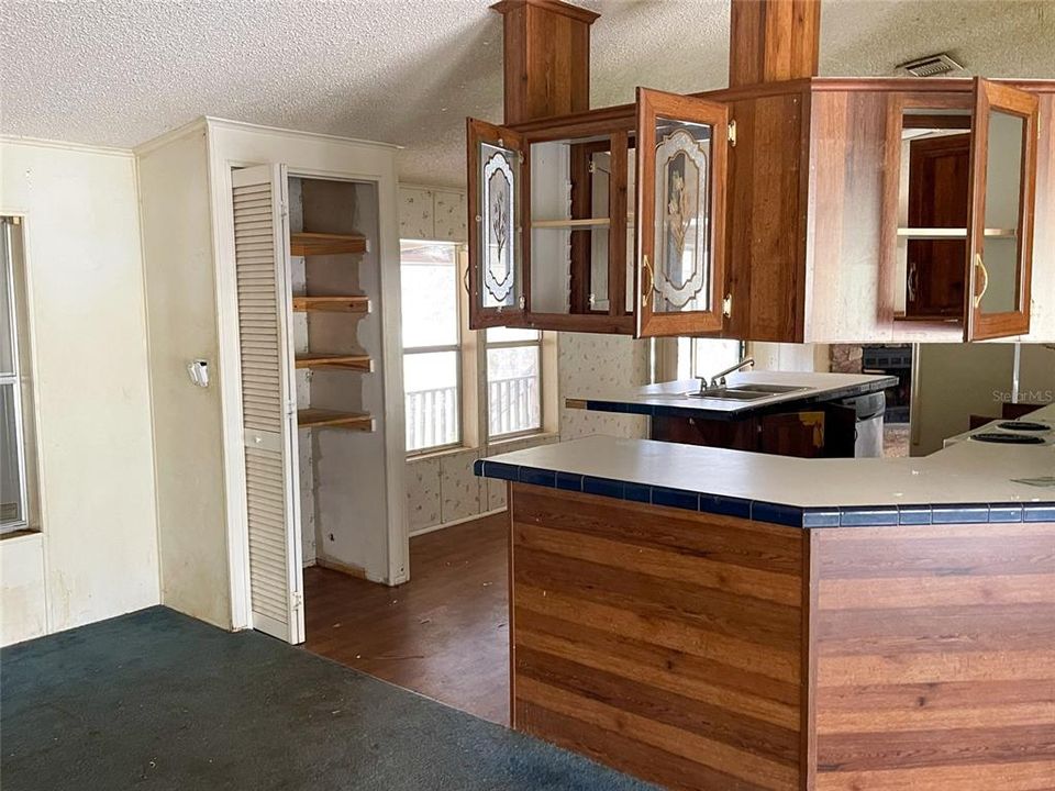 Vendido Recientemente: $75,500 (3 camas, 2 baños, 1512 Pies cuadrados)