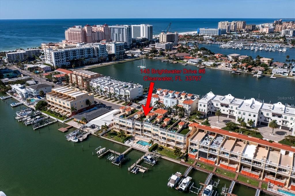 This home is a 5 minute walk to renowned Clearwater Beach with its soft pristine white sand and clear gulf waters, restaurants, bars, and shopping!