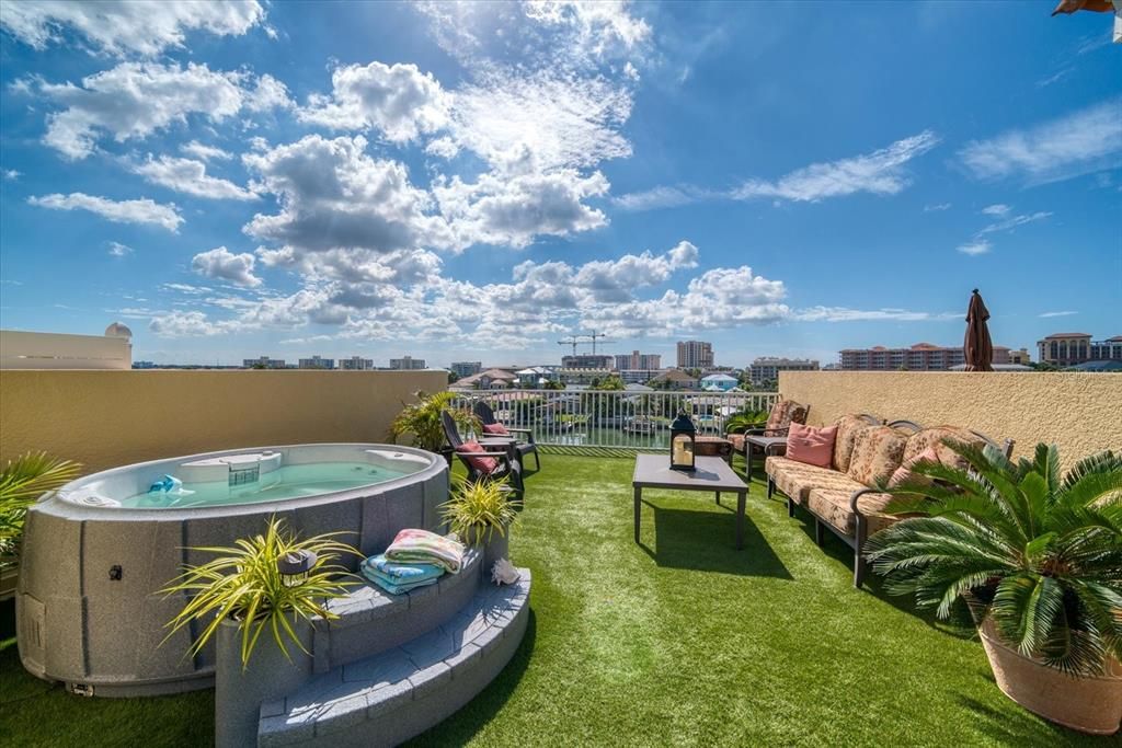 Recently Sold: $1,395,000 (3 beds, 3 baths, 2241 Square Feet)