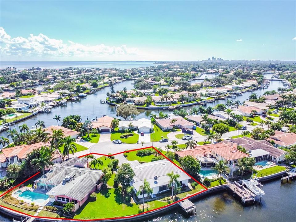 Recently Sold: $2,750,000 (4 beds, 3 baths, 2236 Square Feet)