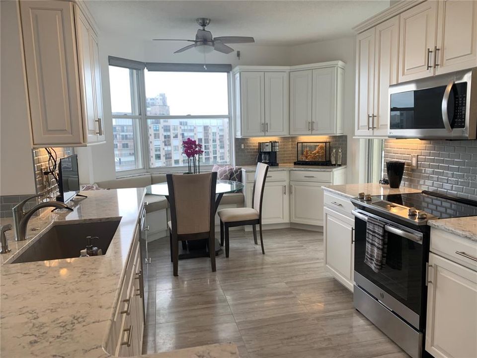 Recently Sold: $650,000 (2 beds, 2 baths, 1300 Square Feet)