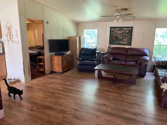 Recently Sold: $139,900 (3 beds, 2 baths, 1104 Square Feet)