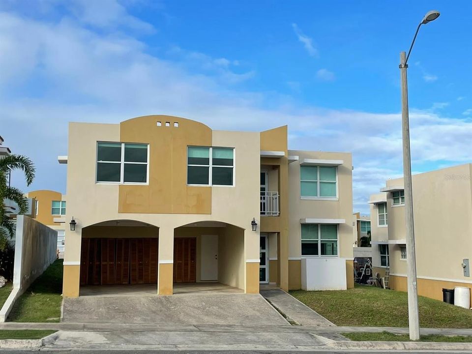 Recently Sold: $550,000 (4 beds, 2 baths, 2971.6 Square Feet)