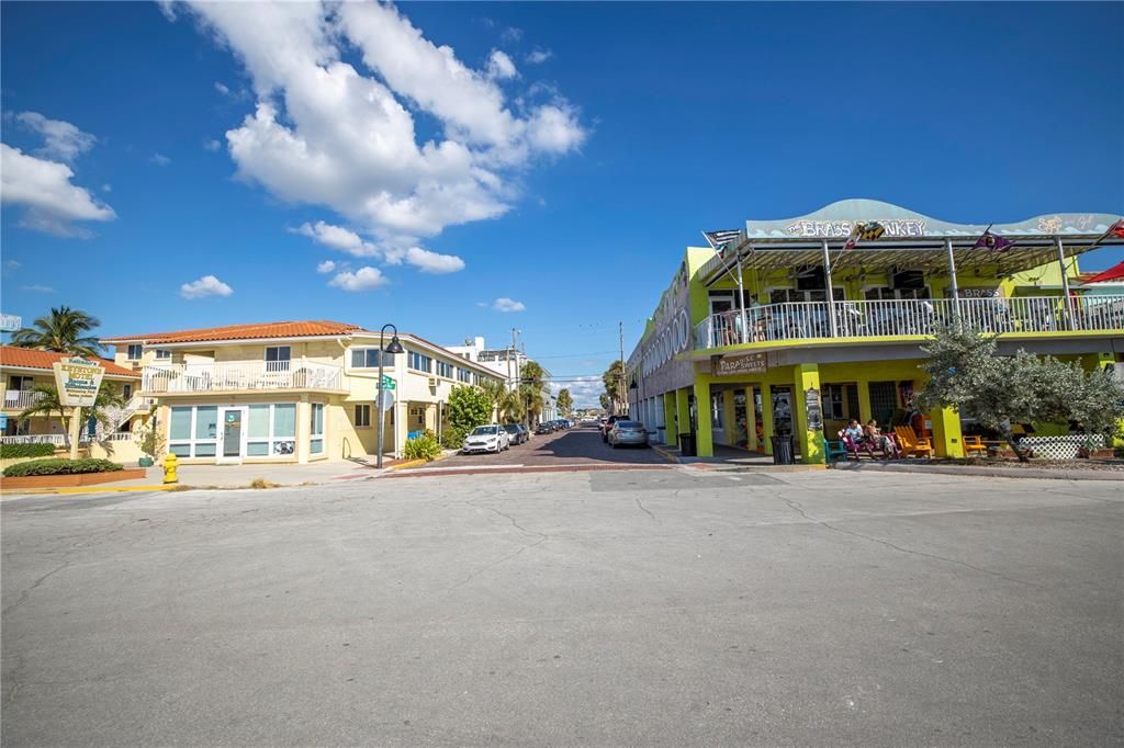 Recently Sold: $1,700,000 (3 beds, 2 baths, 923 Square Feet)