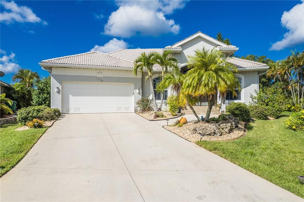Recently Sold: $685,000 (4 beds, 2 baths, 2689 Square Feet)