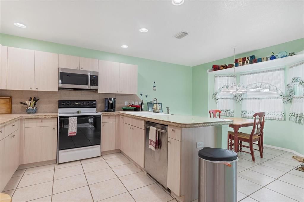 Recently Sold: $345,000 (3 beds, 2 baths, 1626 Square Feet)