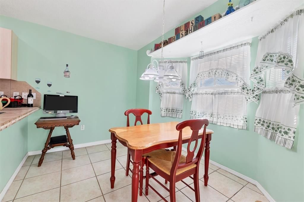 Vendido Recientemente: $345,000 (3 camas, 2 baños, 1626 Pies cuadrados)