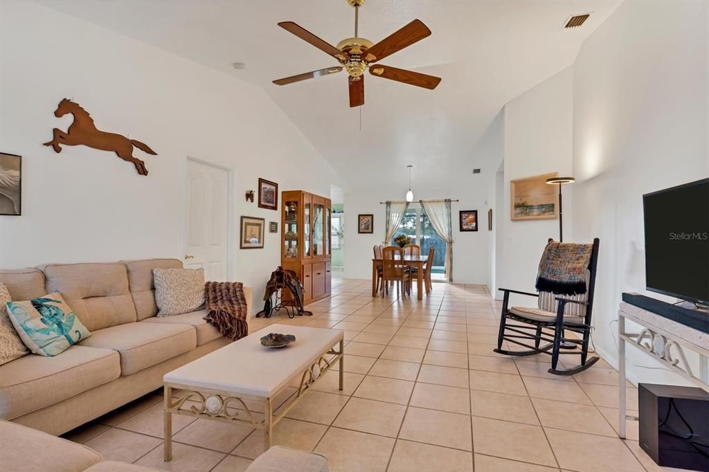 Recently Sold: $345,000 (3 beds, 2 baths, 1626 Square Feet)