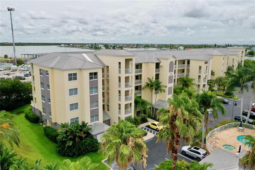 最近售出: $629,900 (2 贝兹, 2 浴室, 1505 平方英尺)