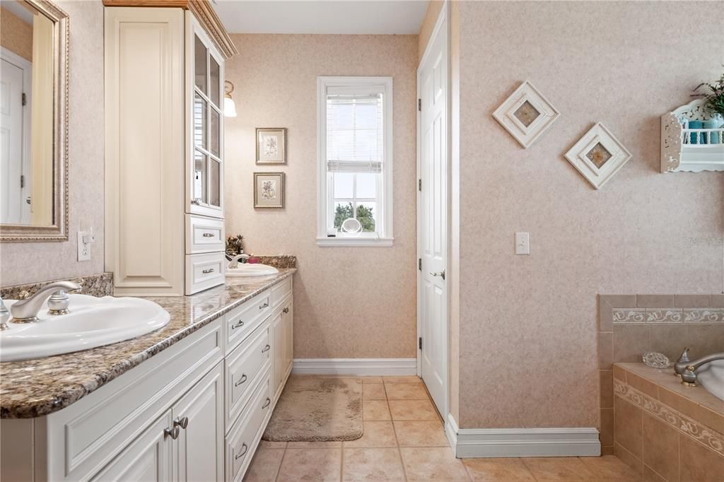 Recently Sold: $1,390,000 (3 beds, 2 baths, 2905 Square Feet)