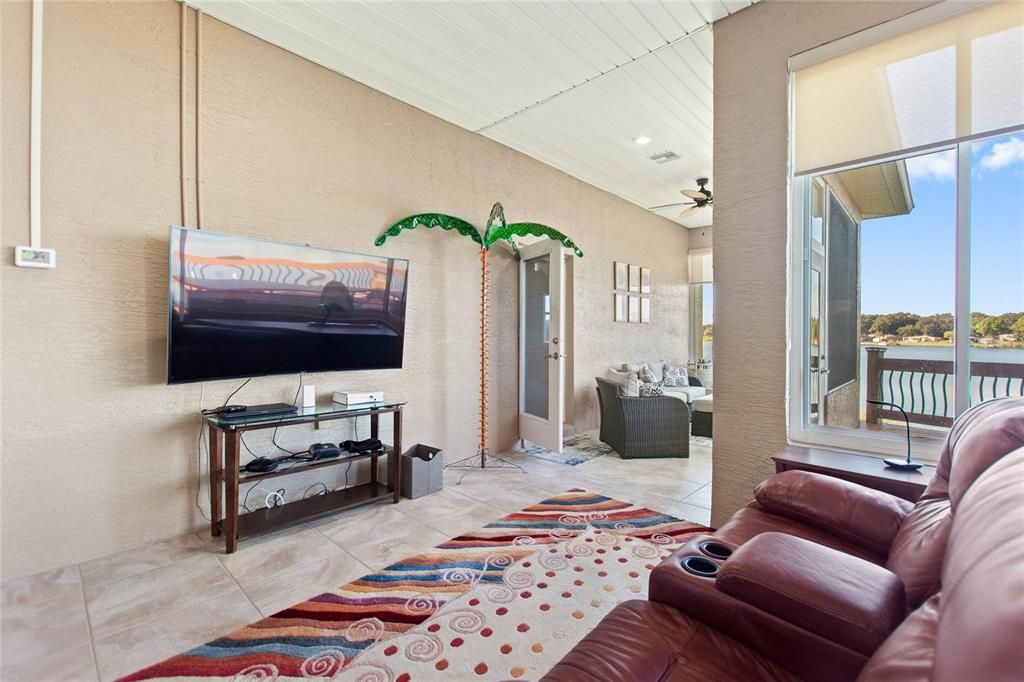 Recently Sold: $725,000 (2 beds, 2 baths, 3060 Square Feet)