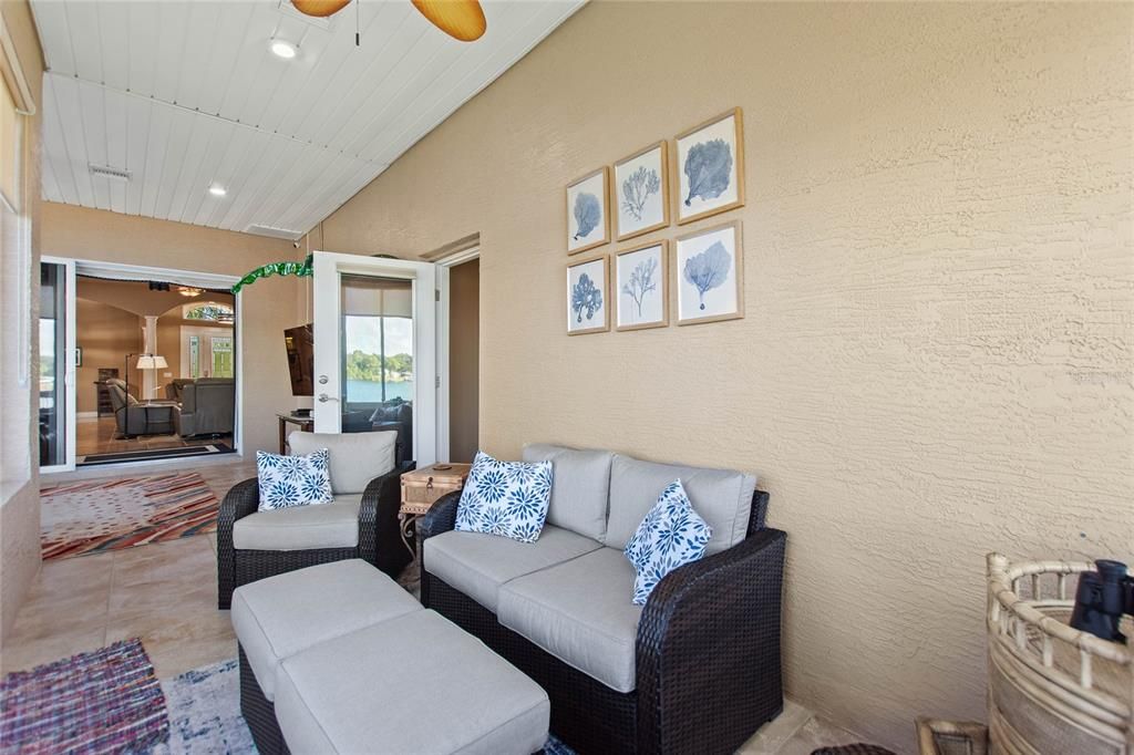 Recently Sold: $725,000 (2 beds, 2 baths, 3060 Square Feet)