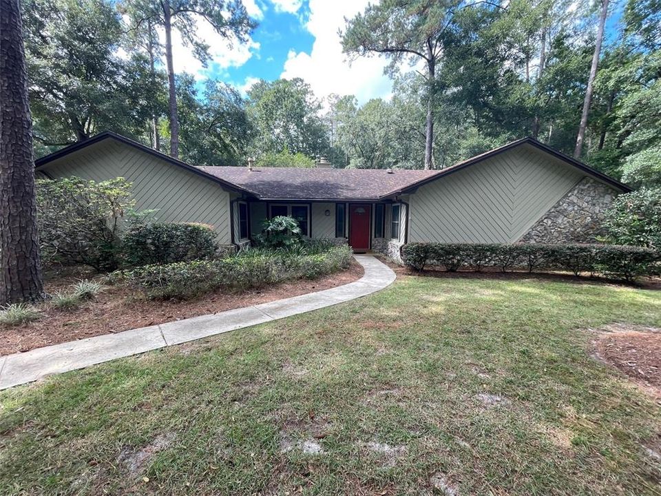 Recently Sold: $400,000 (4 beds, 2 baths, 2200 Square Feet)